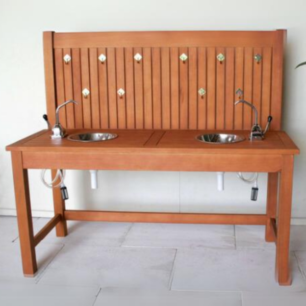 Outdoor kitchen, 2 sinks & 2 pumps
