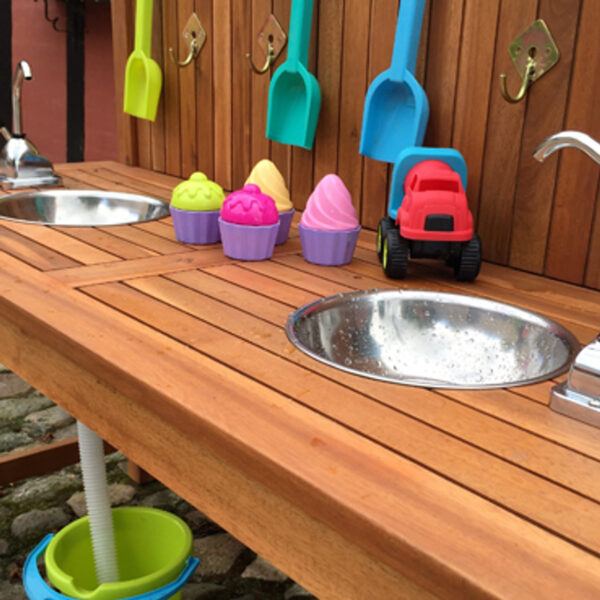 Outdoor kitchen, 2 sinks & 2 pumps - Image 3